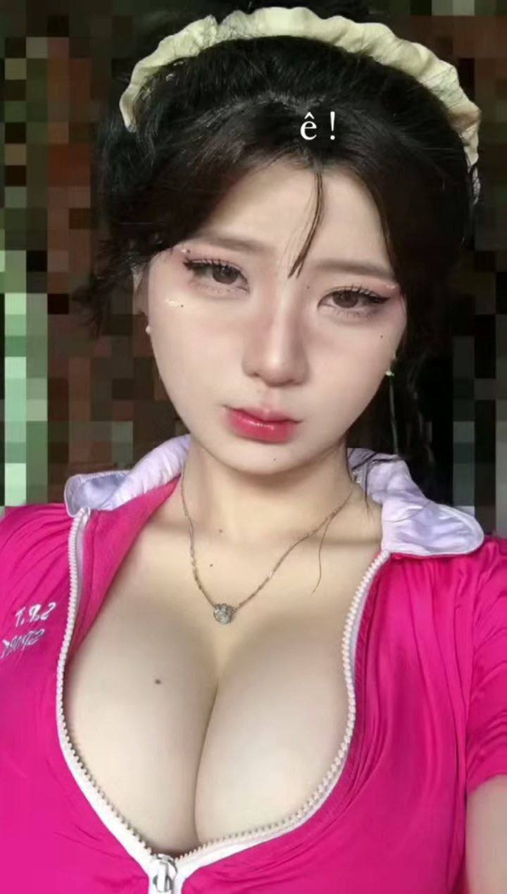 Chị gái biến thái chuyên gạ mấy cậu bạn học của em trai